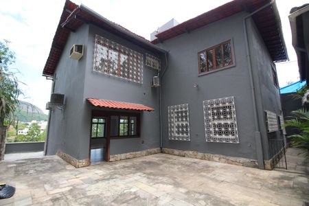 Casa à venda com 412m², 5 quartos e 3 vagasQuintal