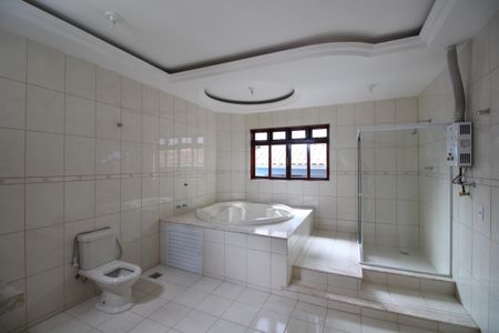 Casa à venda com 412m², 5 quartos e 3 vagasQuarto 5 - Banheiro