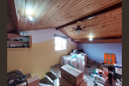 Casa à venda com 150m², 3 quartos e 2 vagas Casa à venda com 150m², 3 quartos e 2 vagasSótão