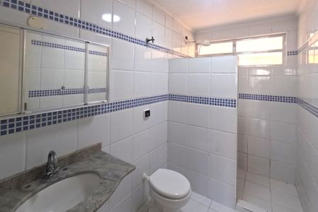 Banheiro de apartamento para alugar com 1 quarto, 63m² em Gonzaga, Santos