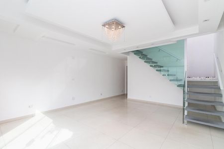 Casa à venda com 204m², 3 quartos e 2 vagasSala