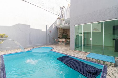 Casa à venda com 204m², 3 quartos e 2 vagasÁrea comum - Piscina