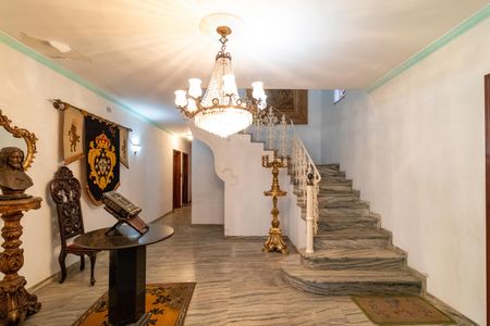 Casa à venda com 500m², 3 quartos e 6 vagas Casa à venda com 500m², 3 quartos e 6 vagasEntrada