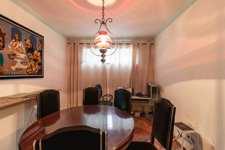 Casa à venda com 500m², 3 quartos e 6 vagas Casa à venda com 500m², 3 quartos e 6 vagasSala de Jantar