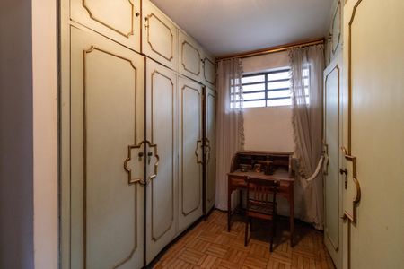 Casa à venda com 500m², 3 quartos e 6 vagas Casa à venda com 500m², 3 quartos e 6 vagasCloset da suíte