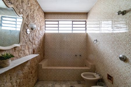 Casa à venda com 500m², 3 quartos e 6 vagas Casa à venda com 500m², 3 quartos e 6 vagasBanheiro 1