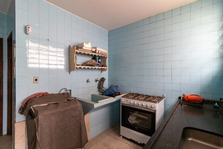Casa à venda com 500m², 3 quartos e 6 vagas Casa à venda com 500m², 3 quartos e 6 vagasEdícula - Cozinha