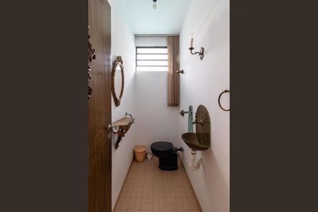 Casa à venda com 500m², 3 quartos e 6 vagas Casa à venda com 500m², 3 quartos e 6 vagasEdícula - Lavabo
