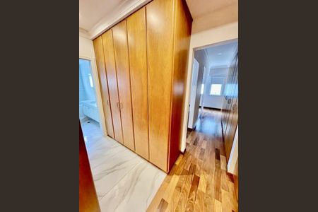 Casa à venda com 520m², 4 quartos e 6 vagas