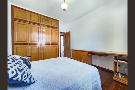 Apartamento à venda com 196m², 4 quartos e 2 vagas Apartamento à venda com 196m², 4 quartos e 2 vagasQuarto 2