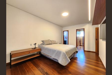 Apartamento à venda com 196m², 4 quartos e 2 vagas Apartamento à venda com 196m², 4 quartos e 2 vagasSuíte