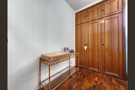 Apartamento à venda com 196m², 4 quartos e 2 vagas Apartamento à venda com 196m², 4 quartos e 2 vagasDCE