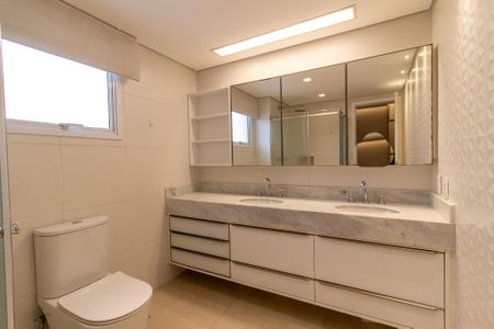 Apartamento à venda com 189m², 3 quartos e 3 vagasBanheiro da Suíte 1