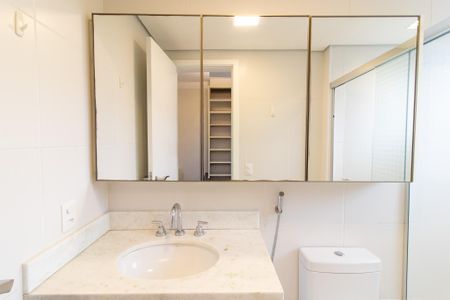 Apartamento à venda com 189m², 3 quartos e 3 vagasBanheiro da Suíte 2