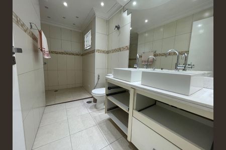 Casa à venda com 236m², 3 quartos e 6 vagas