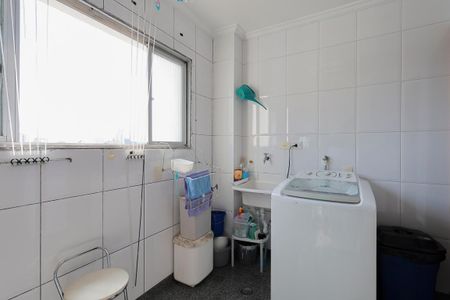 Apartamento à venda com 122m², 3 quartos e 2 vagas Apartamento à venda com 122m², 3 quartos e 2 vagasÁrea de serviço