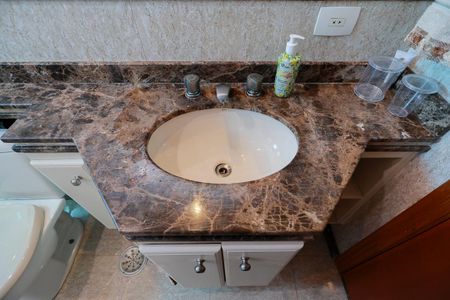 Apartamento à venda com 122m², 3 quartos e 2 vagas Apartamento à venda com 122m², 3 quartos e 2 vagasBanheiro da suíte