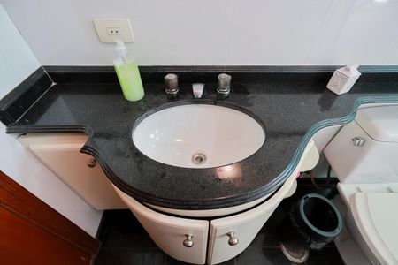 Apartamento à venda com 122m², 3 quartos e 2 vagas Apartamento à venda com 122m², 3 quartos e 2 vagasBanheiro social