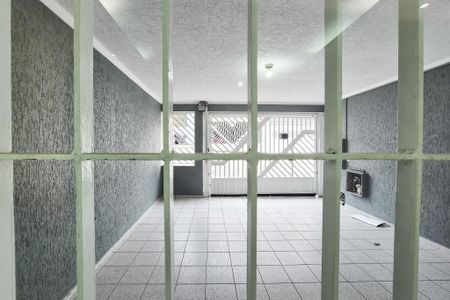 Casa à venda com 125m², 2 quartos e 2 vagasSala - vista