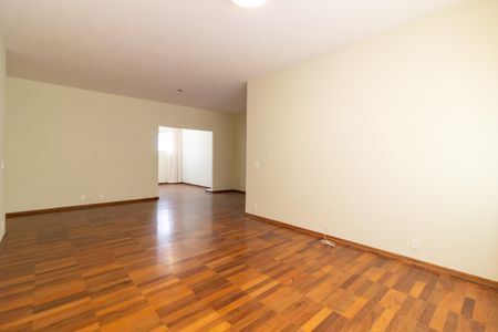 Apartamento para alugar com 142m², 3 quartos e 2 vagas Apartamento para alugar com 142m², 3 quartos e 2 vagasSala