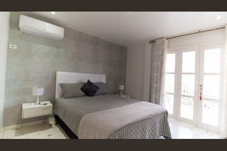 Casa de condomínio à venda com 440m², 5 quartos e 3 vagas Casa de condomínio à venda com 440m², 5 quartos e 3 vagasSuíte 2