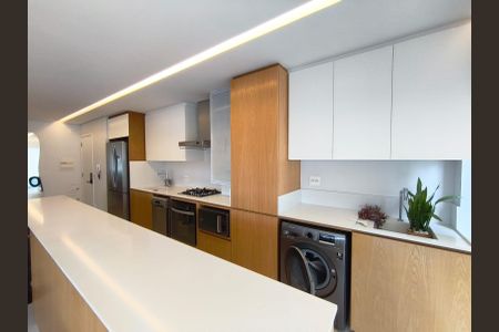 Apartamento à venda com 85m², 2 quartos e 2 vagas Apartamento à venda com 85m², 2 quartos e 2 vagasCozinha e Área de Serviço