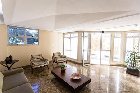Apartamento à venda com 130m², 4 quartos e 2 vagas Apartamento à venda com 130m², 4 quartos e 2 vagasHall de entrada
