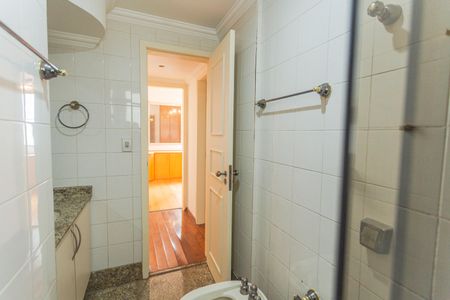 Apartamento à venda com 130m², 4 quartos e 2 vagas Apartamento à venda com 130m², 4 quartos e 2 vagasBanheiro Social