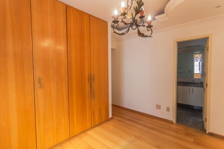 Apartamento à venda com 130m², 4 quartos e 2 vagas Apartamento à venda com 130m², 4 quartos e 2 vagasSuíte