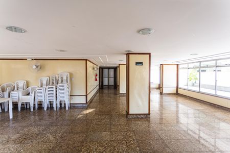 Apartamento à venda com 130m², 4 quartos e 2 vagas Apartamento à venda com 130m², 4 quartos e 2 vagasÁrea comum - Salão de festas