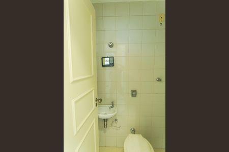 Apartamento à venda com 130m², 4 quartos e 2 vagas Apartamento à venda com 130m², 4 quartos e 2 vagasBanheiro de serviço