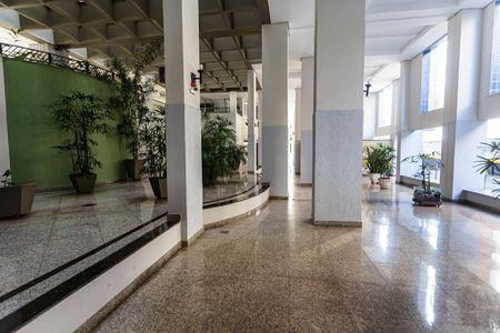 Apartamento à venda com 130m², 4 quartos e 2 vagas Apartamento à venda com 130m², 4 quartos e 2 vagasHall de entrada