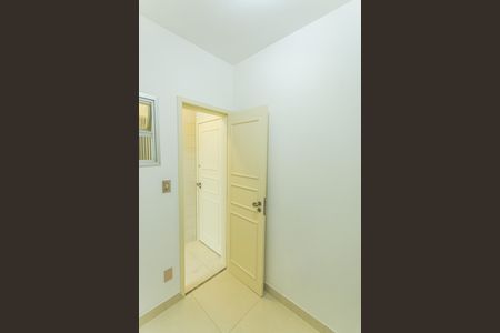 Apartamento à venda com 130m², 4 quartos e 2 vagas Apartamento à venda com 130m², 4 quartos e 2 vagasQuarto de Serviço