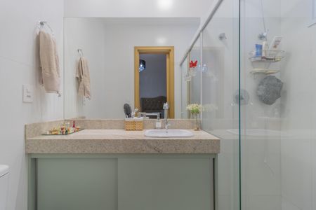 Apartamento à venda com 130m², 2 quartos e 2 vagas Apartamento à venda com 130m², 2 quartos e 2 vagasBanheiro Social