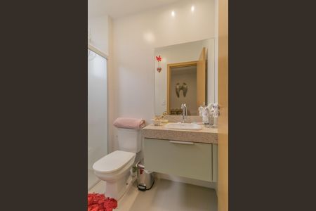 Apartamento à venda com 130m², 2 quartos e 2 vagas Apartamento à venda com 130m², 2 quartos e 2 vagasBanheiro da Suíte