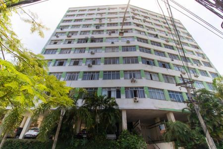 Apartamento à venda com 51m², 1 quarto e sem vaga Apartamento à venda com 51m², 1 quarto e sem vagaFachada