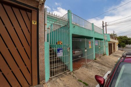 Casa à venda com 70m², 1 quarto e 1 vaga Casa à venda com 70m², 1 quarto e 1 vagaFachada