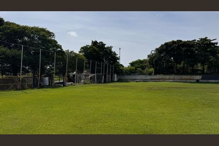 Apartamento à venda com 76m², 3 quartos e 2 vagas Apartamento à venda com 76m², 3 quartos e 2 vagasÁrea comum - Campo de Futebol