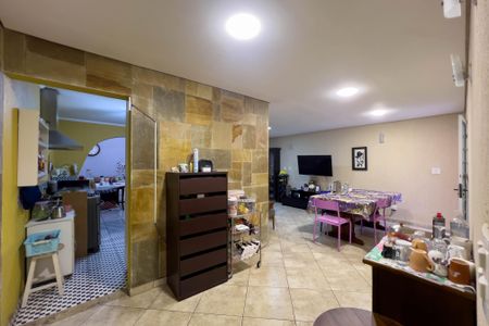 Casa à venda com 180m², 2 quartos e 2 vagas Casa à venda com 180m², 2 quartos e 2 vagasSala
