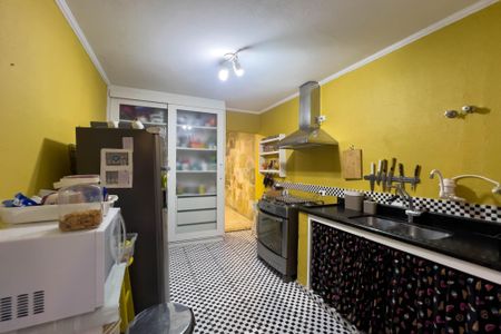Casa à venda com 180m², 2 quartos e 2 vagas Casa à venda com 180m², 2 quartos e 2 vagasCozinha
