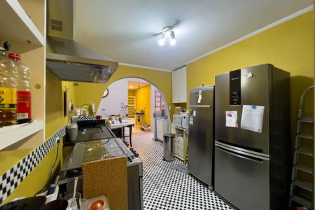 Casa à venda com 180m², 2 quartos e 2 vagas Casa à venda com 180m², 2 quartos e 2 vagasCozinha
