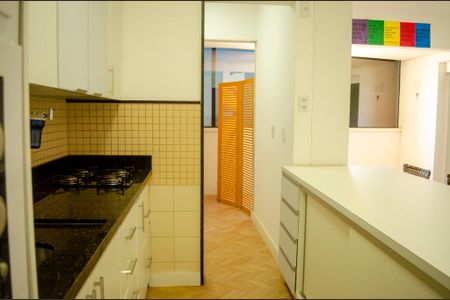 Cozinha de apartamento para alugar com 1 quarto, 55m² em Jardim Goiás, Goiânia