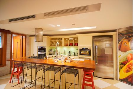 Apartamento à venda com 240m², 3 quartos e 2 vagasCozinha