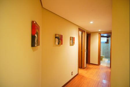 Apartamento à venda com 240m², 3 quartos e 2 vagasCorredor - Quartos