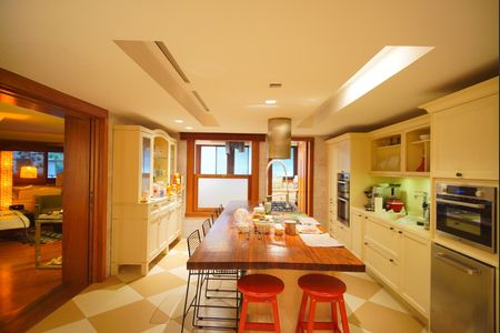 Apartamento à venda com 240m², 3 quartos e 2 vagasCozinha