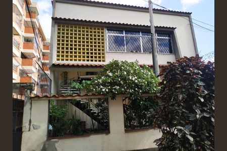 Casa à venda com 200m², 5 quartos e 3 vagas Casa à venda com 200m², 5 quartos e 3 vagasFachada
