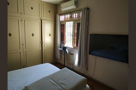 Casa à venda com 200m², 5 quartos e 3 vagas Casa à venda com 200m², 5 quartos e 3 vagasQuarto 1 Casa 2