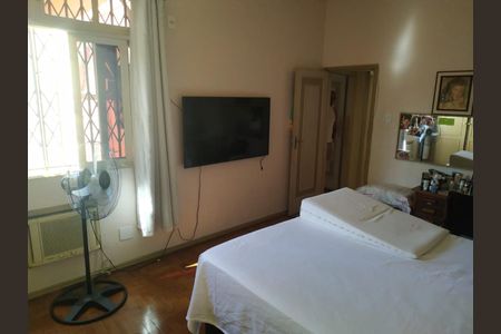 Casa à venda com 200m², 5 quartos e 3 vagas Casa à venda com 200m², 5 quartos e 3 vagasQuarto 1 Casa 2