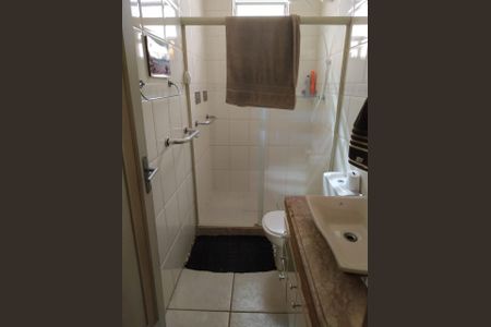 Casa à venda com 200m², 5 quartos e 3 vagas Casa à venda com 200m², 5 quartos e 3 vagasBanheiro 1 Casa 2