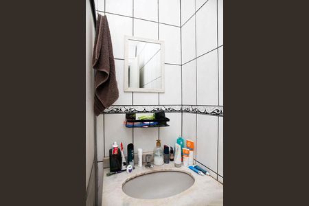 Banheiro de apartamento à venda com 1 quarto, 35m² em Farroupilha, Porto Alegre